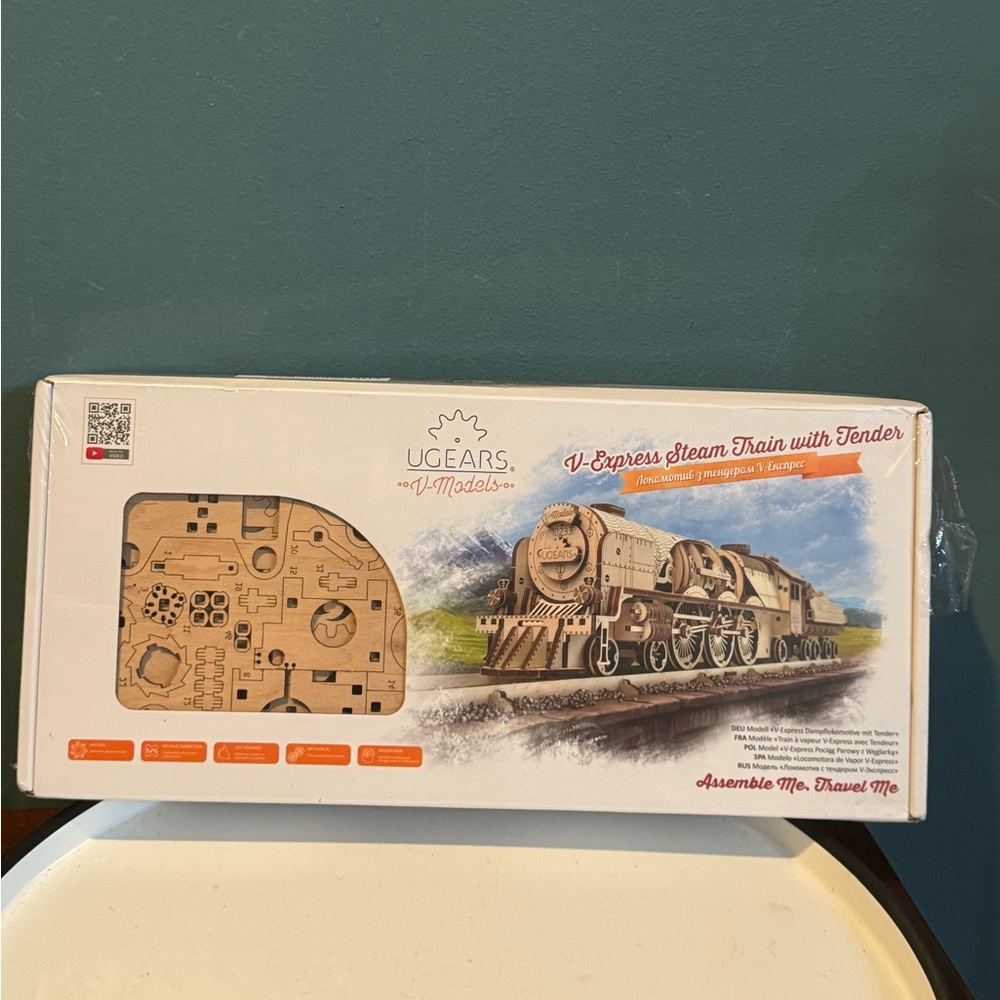 UGEARS V-Models  V-Express Steam Train w/Tender - 3D Puzzle New in Box